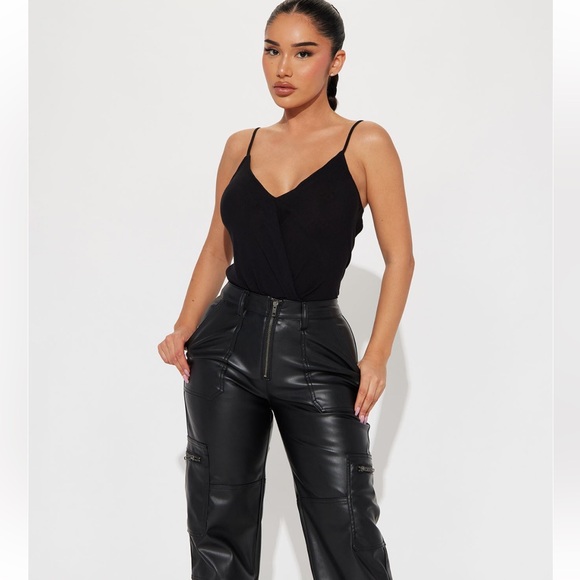 Black cropped spaghetti strap tank blouse in a size large - Picture 3 of 12